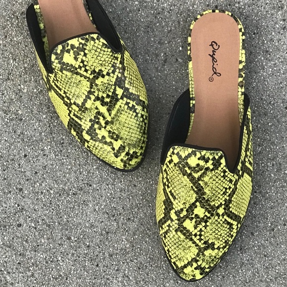 1 Left! Qupid Malibu Yellow Python Snake Flat Mule - Picture 4 of 5